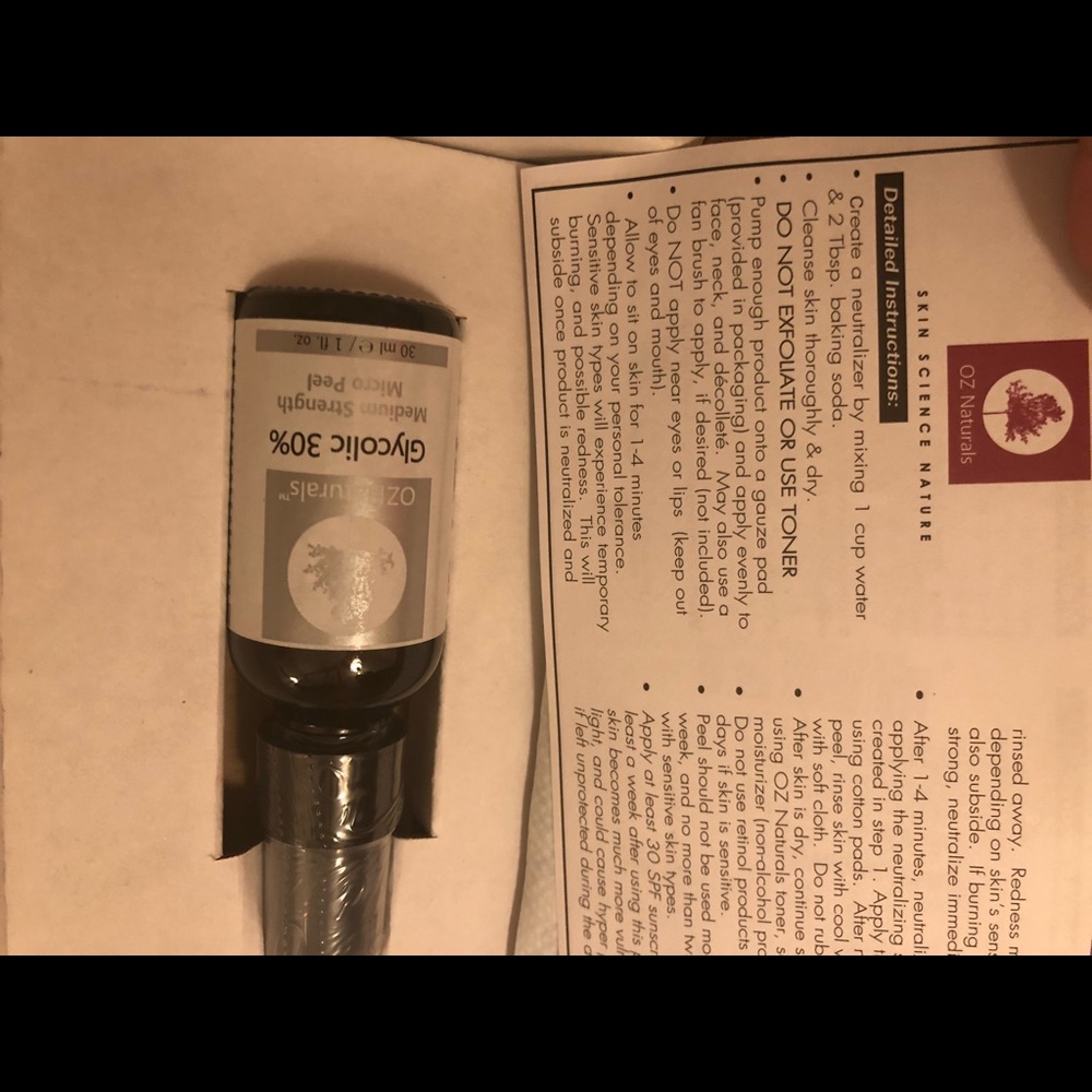 Glycolic 30% and chemical peel neutralizer